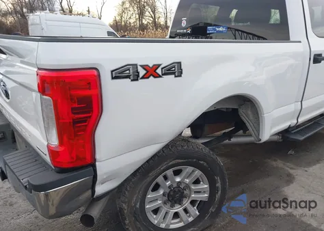 2018 Ford F-250 Xlt из США, поврежденный, VIN 1FT7W2B66JEB90353